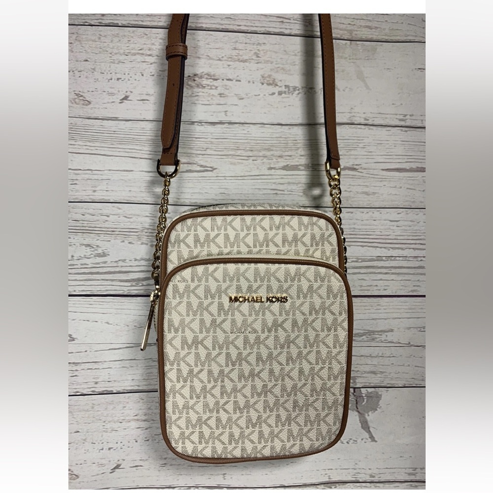 Michael Kors Chain Crossbody Jet Set Travel Signature Logo Bag in Vanilla
